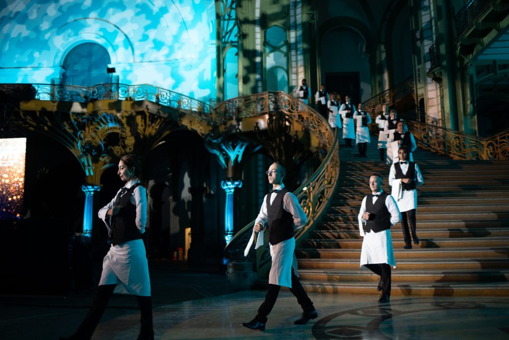 Création, chorégraphie et mise en scène de MaÎtres d'Hôtel au Grand Palais. 2019 - Agence O Connection.